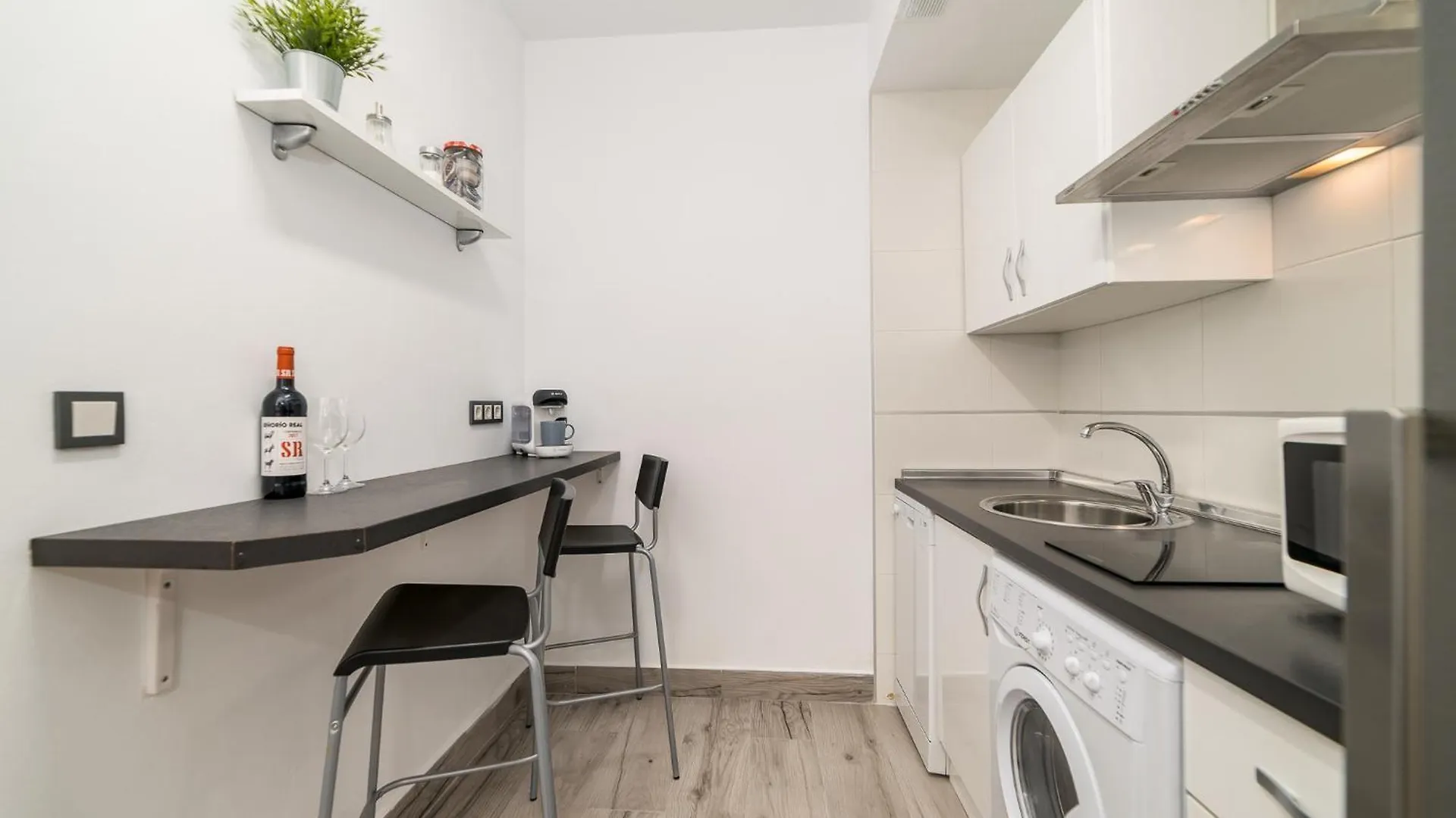 Malaga Suite Picasso With Swimming Pool And Parking In The Center! 公寓